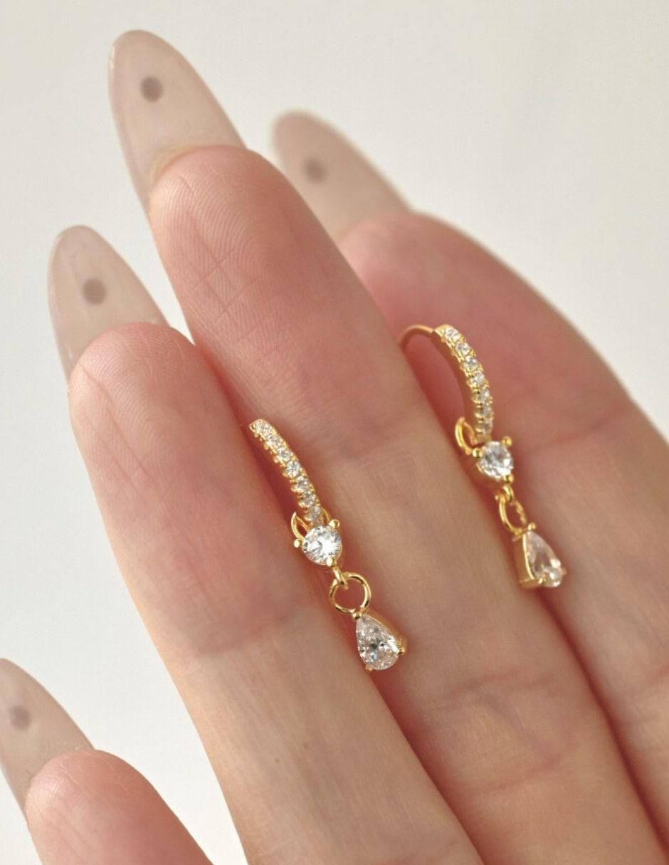 Aretes de gota de plata P 925 con acabado baño de oro zirconia