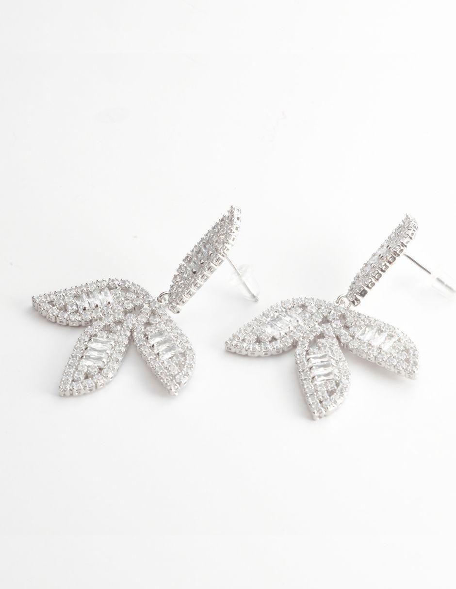 Aretes redondos con acabado baño de rodio 2
