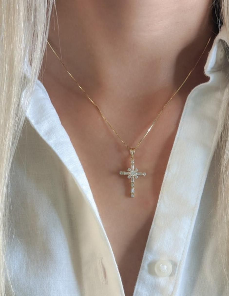 Collar con dije cruz 3