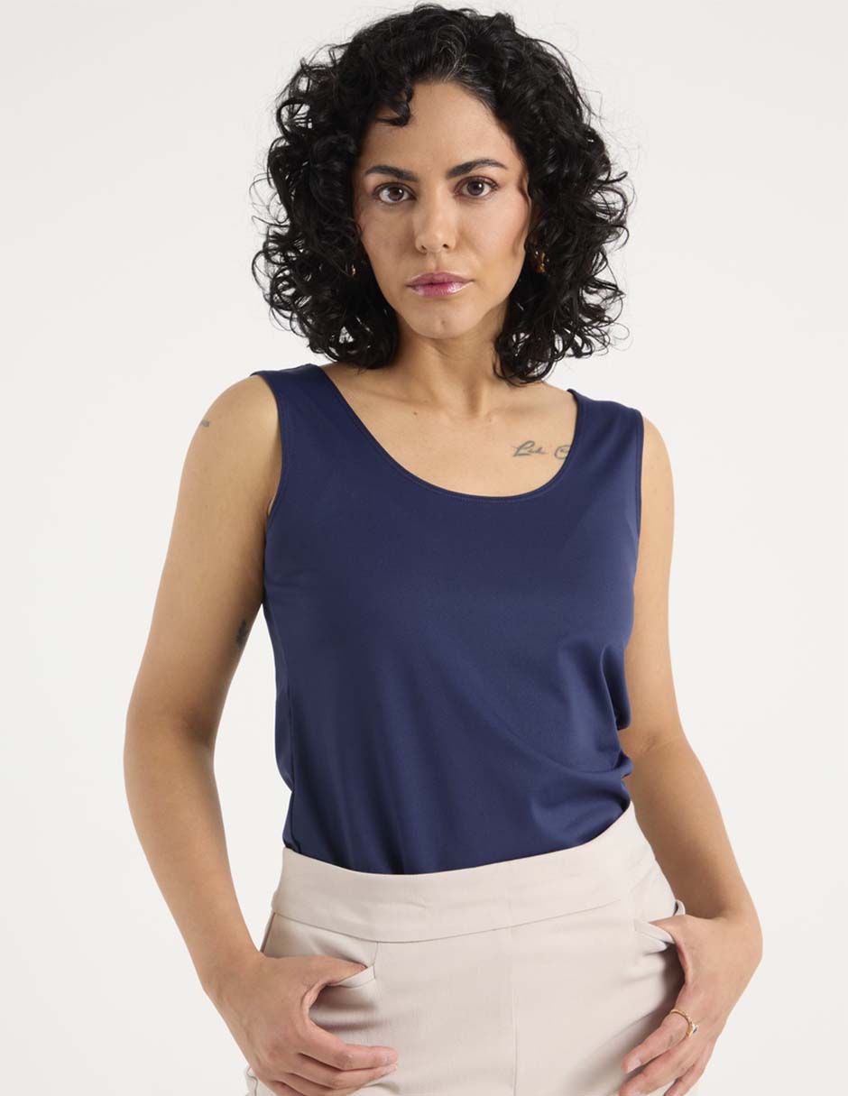 Top cuello redondo escote medio tirante ancho Top cuello redondo escote medio tirante ancho