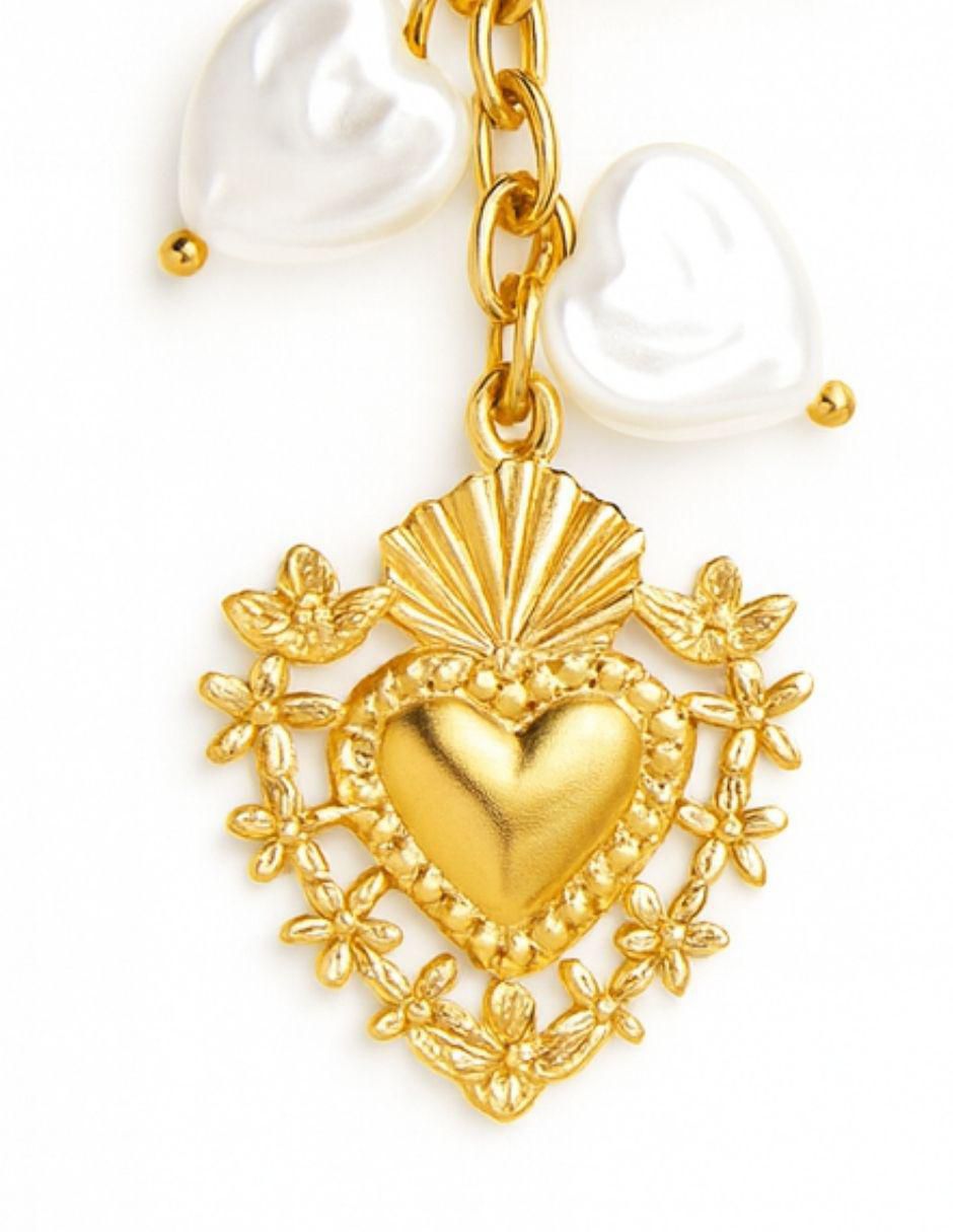 Aretes de corazón Milagritos con acabado brillante 3