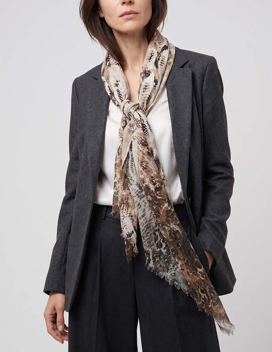 Pashmina con estampado animal print para mujer 2