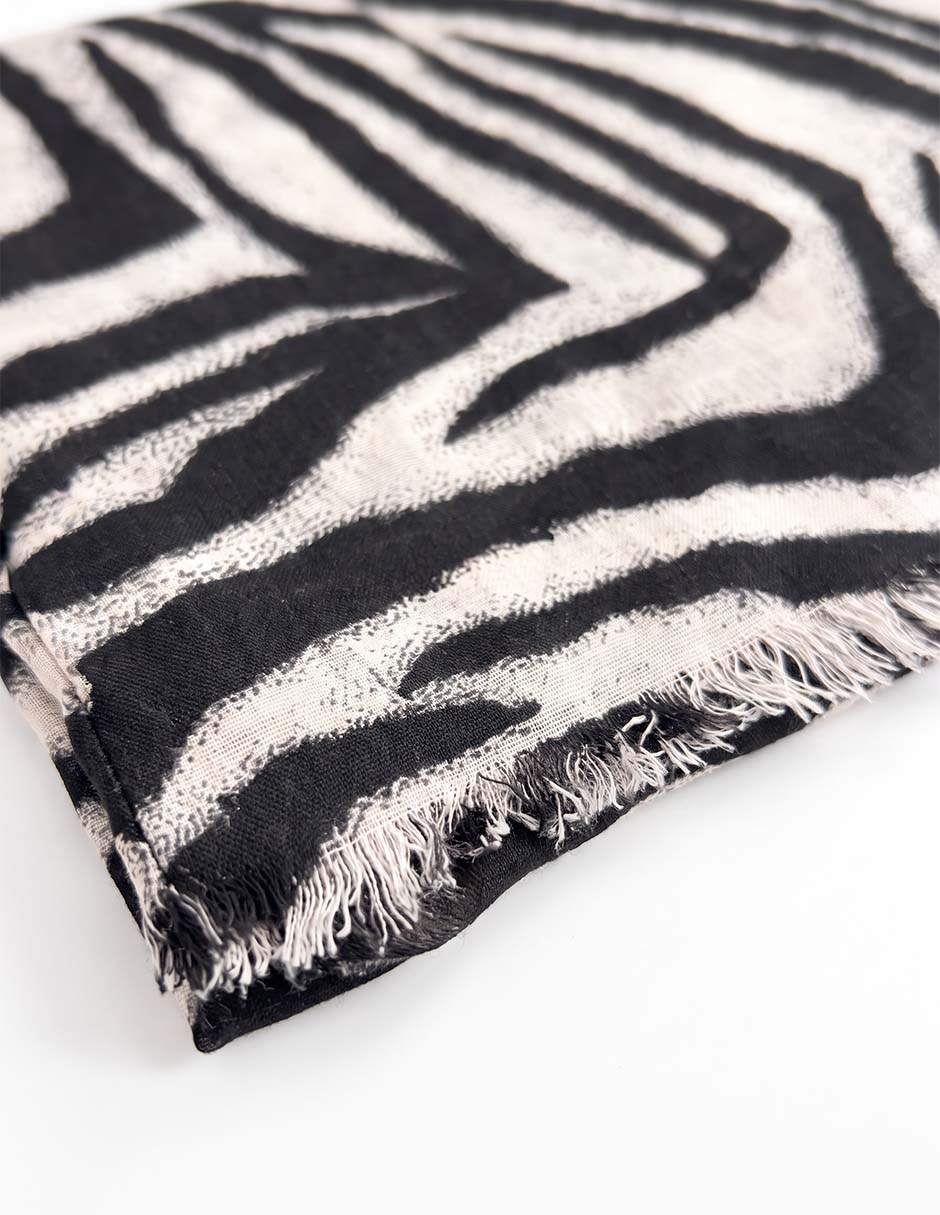 Pashmina con estampado animal print para mujer 2