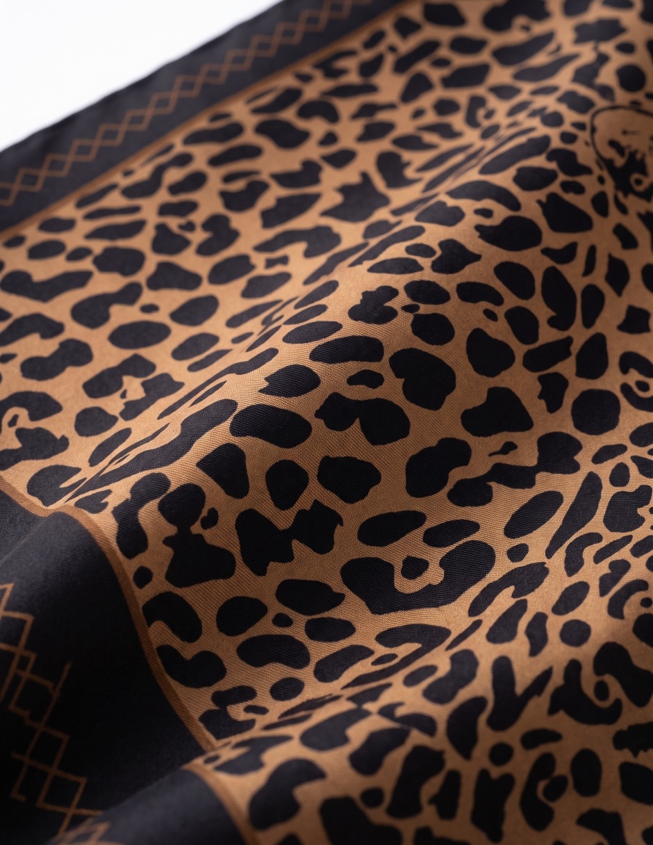 Pashmina con estampado animal print para mujer 2